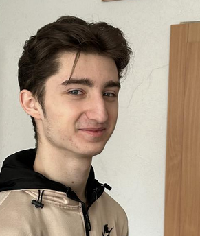 Михайло Погорілий - прозаїк та майбутній перекладач Михайло Погорілий - прозаїк та майбутній перекладач